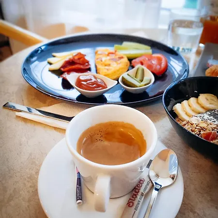 акрополис Хотел 2*