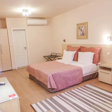 акрополис Хотел 2*