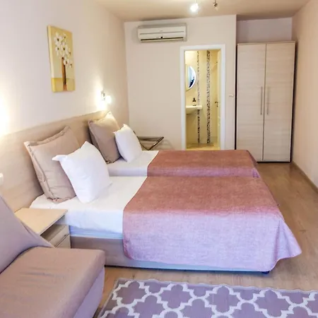 Acropolis Hotel 2*