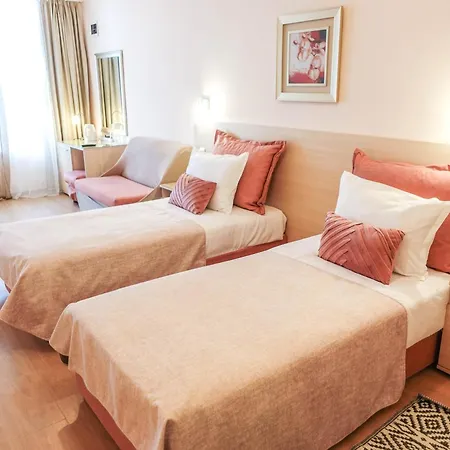 Acropolis Hotel 2*